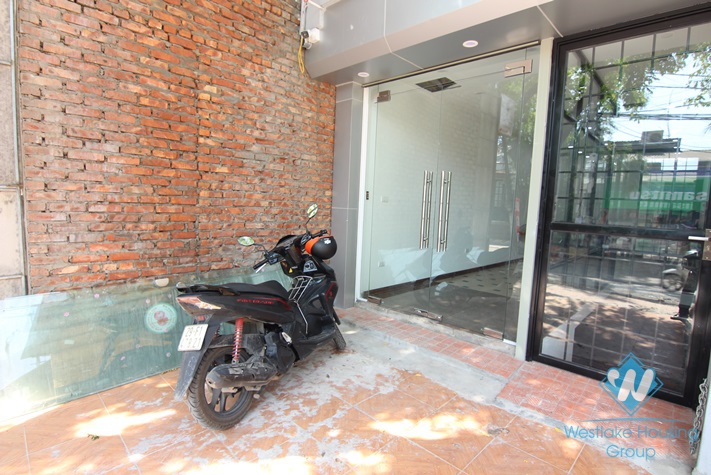 An office or shops for rent in Xuan Dieu street, Tay Ho, Ha Noi